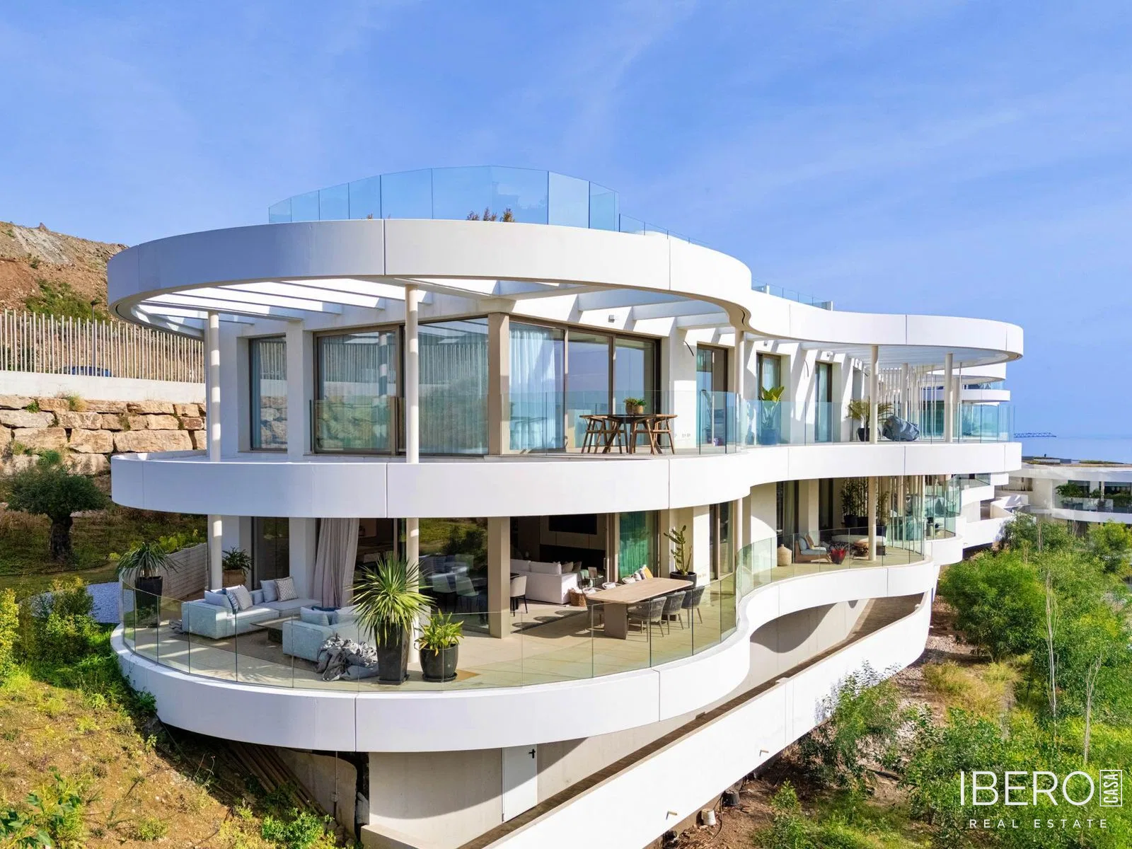 3-bedroom apartment with sea view, Nueva Andalucía