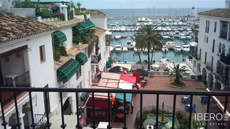 Apartamento de 5 dormitorios con vistas al mar, La Duquesa