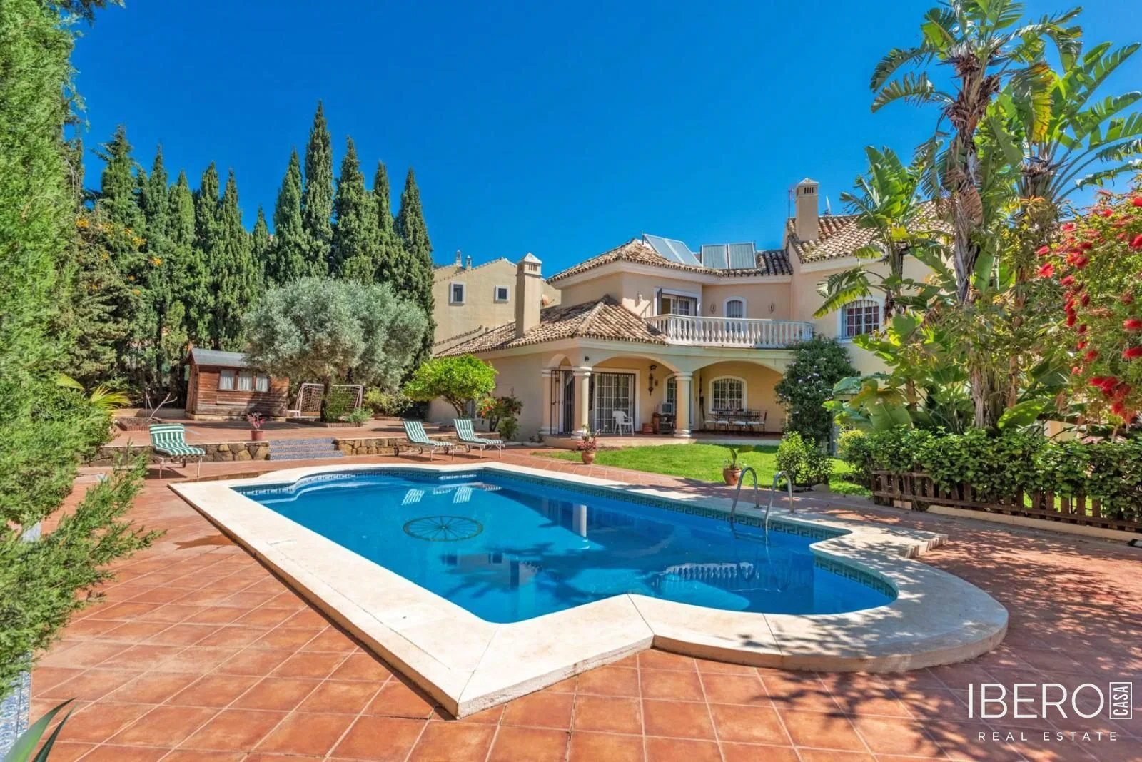 Dům s 8 ložnicemi kousek od moře, Marbella