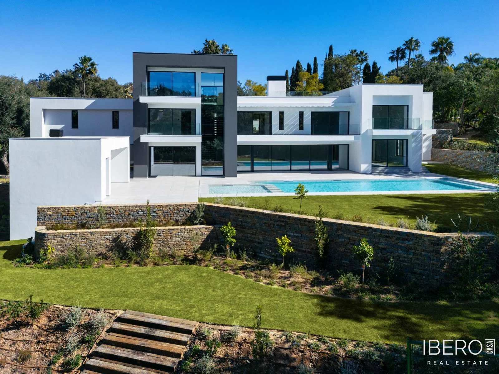 Nový dům se 7 ložnicemi a výhledem na golf, Sotogrande Alto