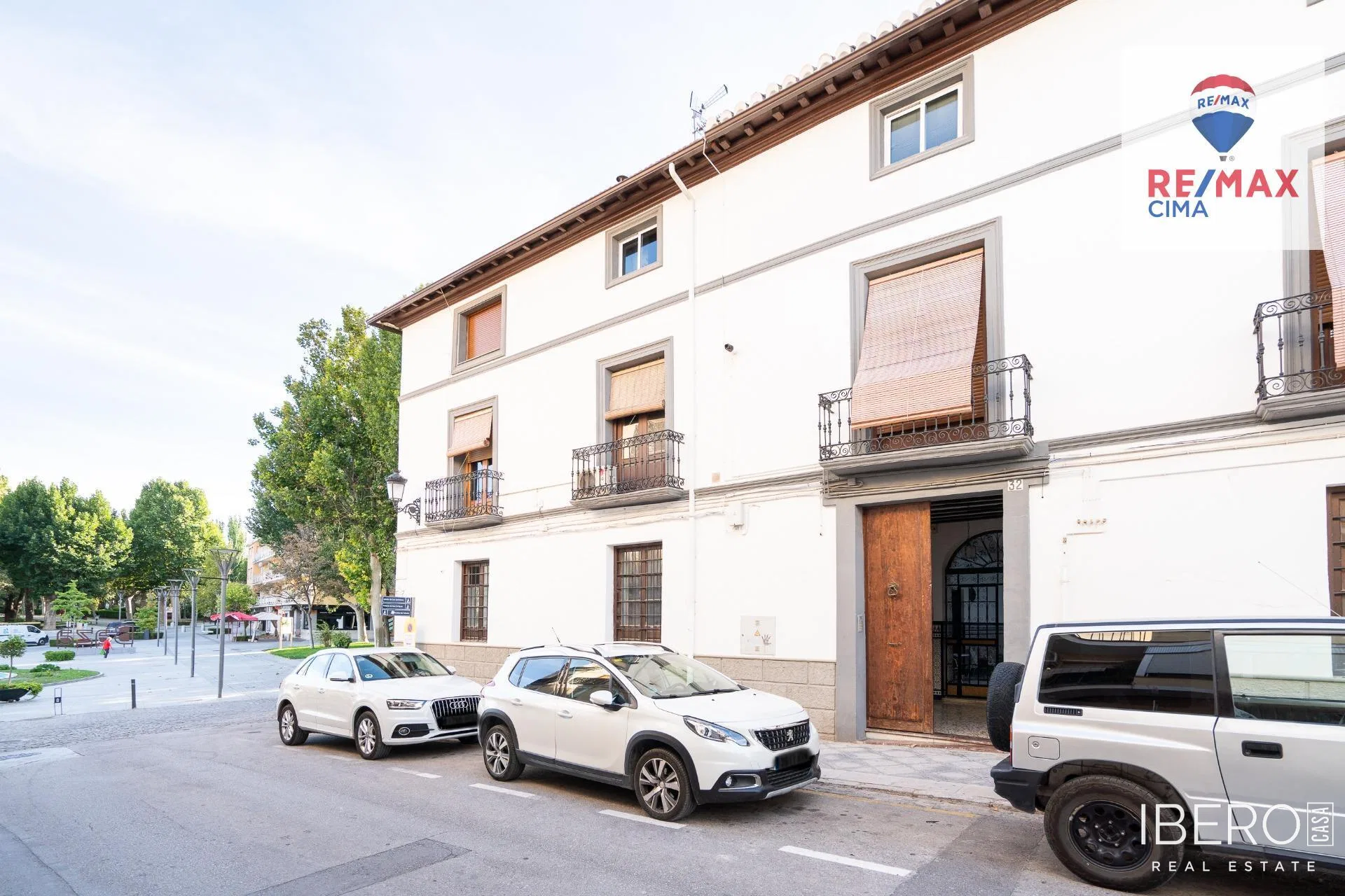 4-bedroom apartment, Baza