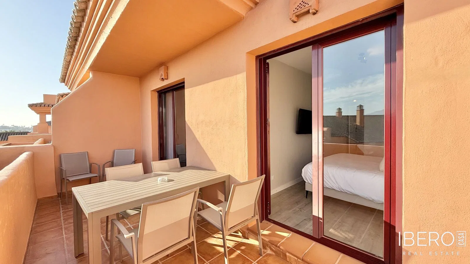 Zrekonstruovaný apartmán se 2 ložnicemi a výhledem na golf, Benahavís