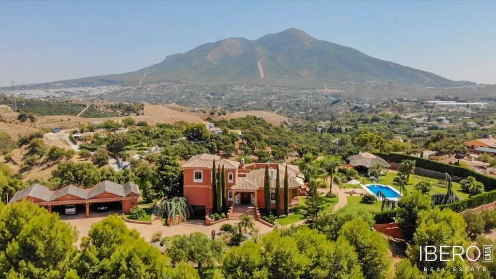 Casa de 8 dormitorios con vistas panorámicas, Coín