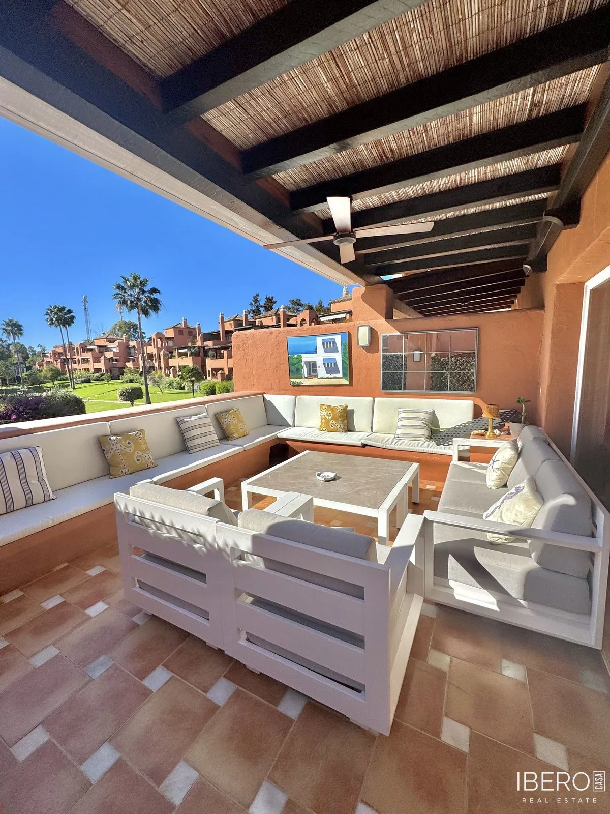 Apartamento reformado de 4 dormitorios cerca del mar, Guadalmina Baja