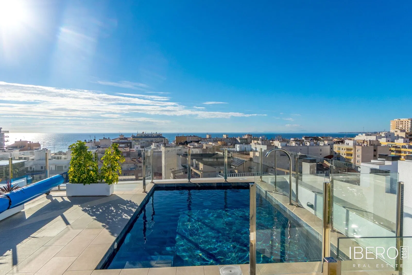 Apartmán se 2 ložnicemi a střešní terasou, Torrevieja