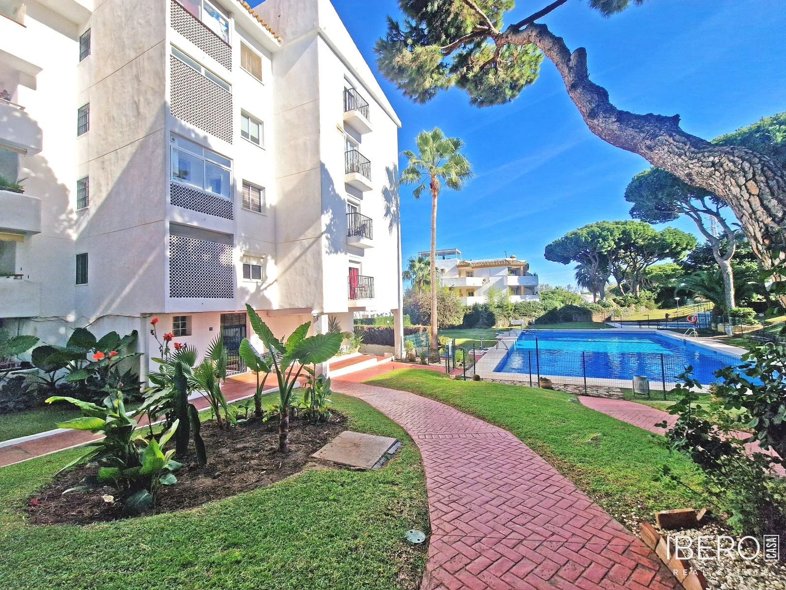 Zrekonstruovaný apartmán se 3 ložnicemi kousek od mariny, Calahonda