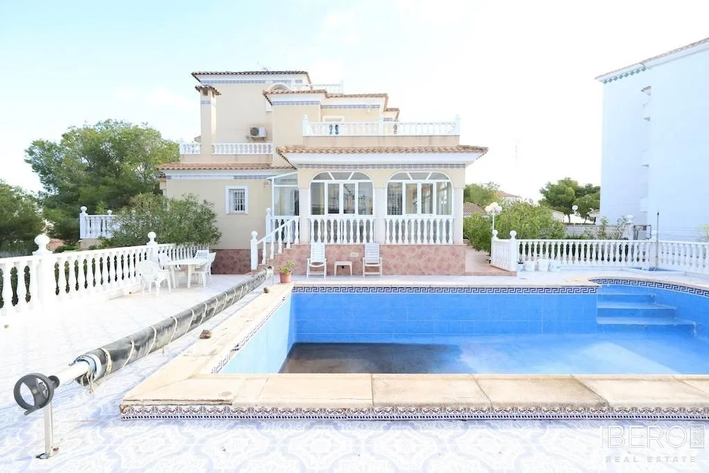 Dům s 5 ložnicemi a střešní terasou, Orihuela Costa