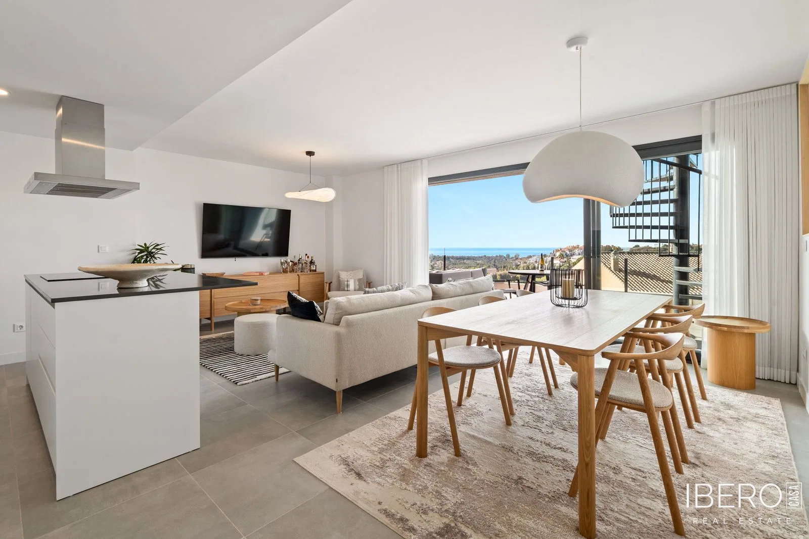 Apartamento de 3 dormitorios con vistas al mar, Estepona