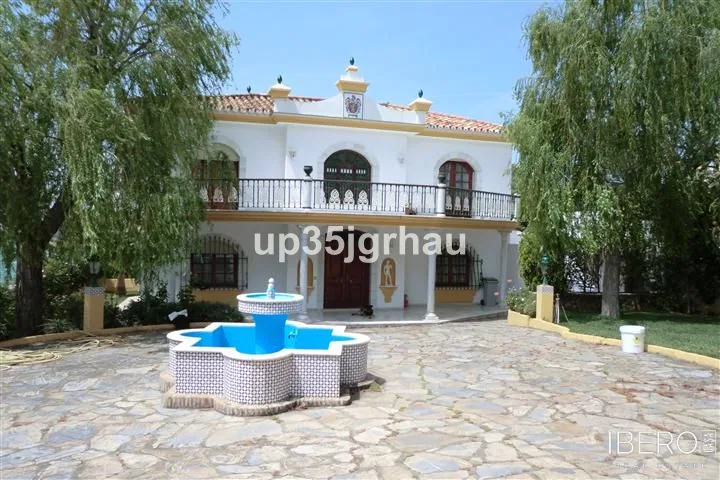 Casa de 5 dormitorios con vistas al mar, Estepona