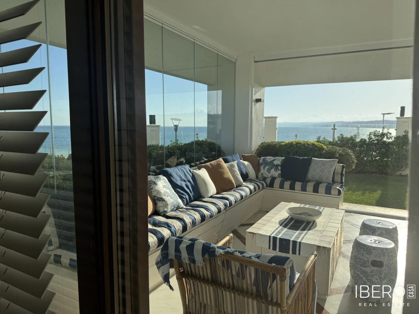Apartamento de 3 dormitorios con vistas al mar, Estepona