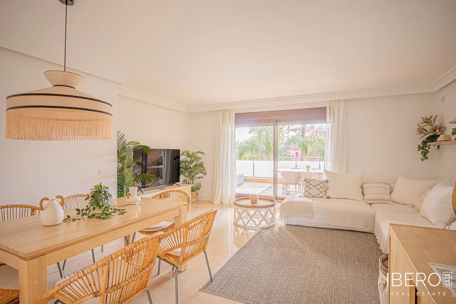 Zrekonstruovaný apartmán se 3 ložnicemi kousek od moře, Estepona