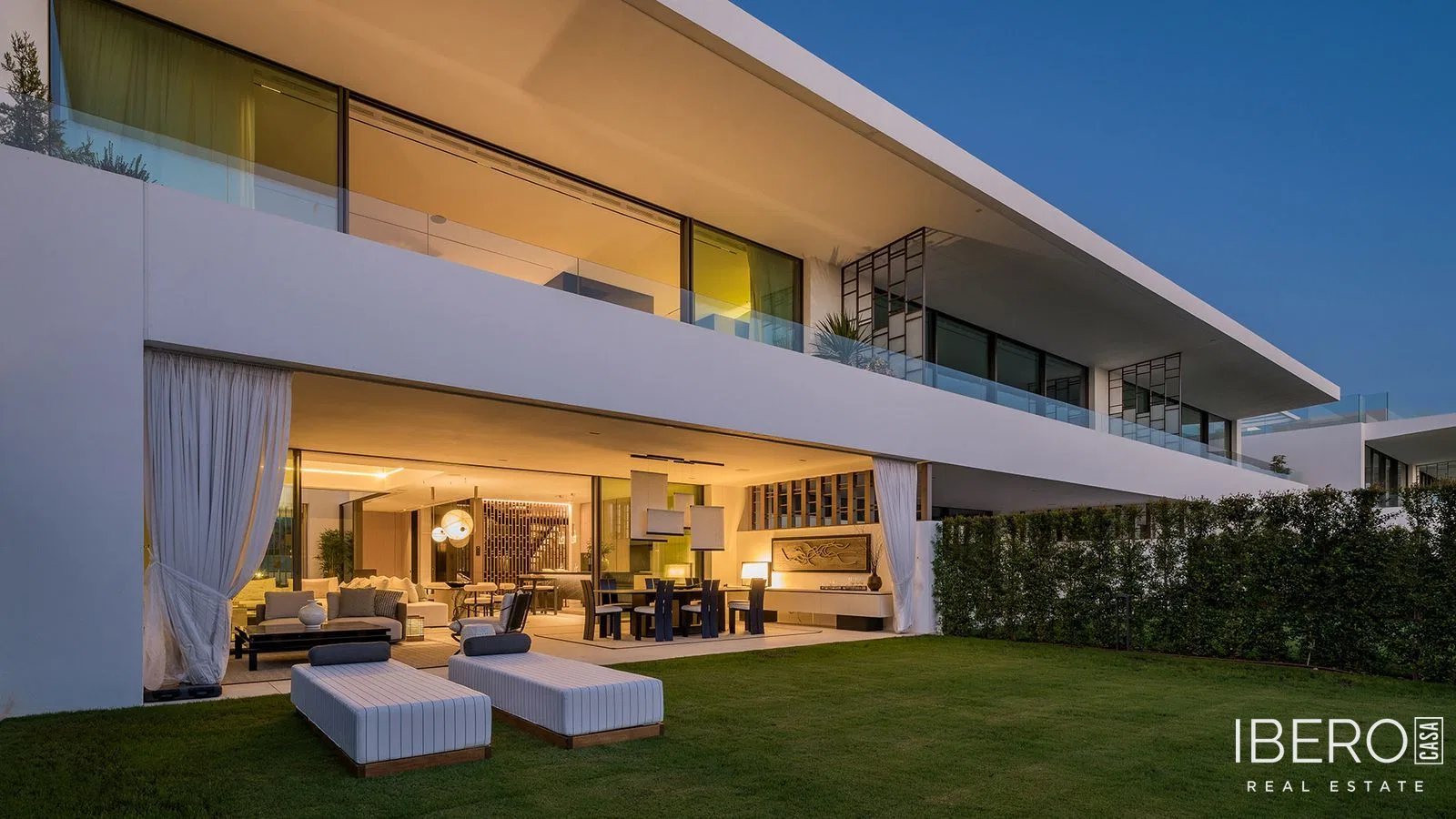 Casa de obra nueva de 4 dormitorios con vistas al mar, Marbella