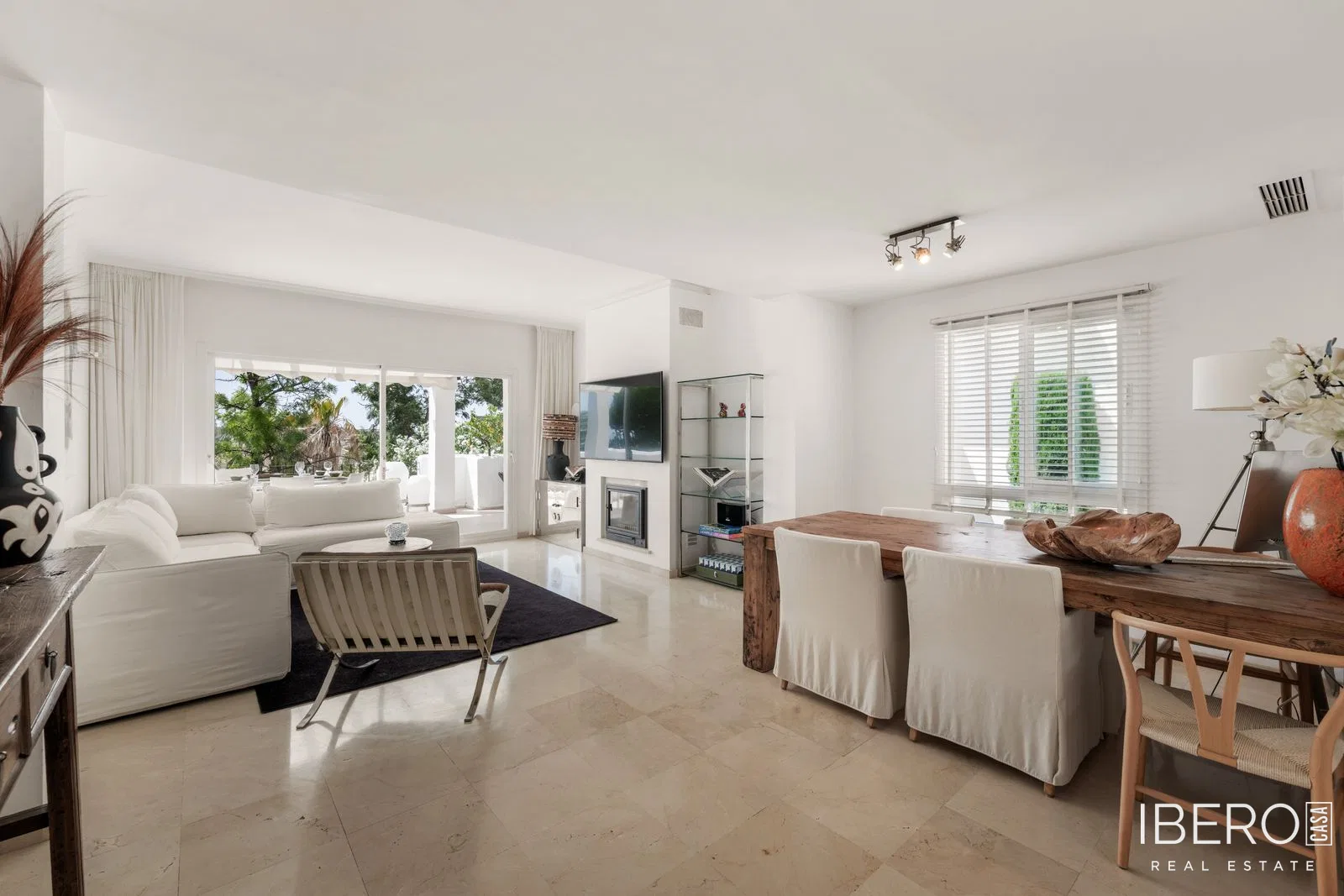 Zrekonstruovaný apartmán se 2 ložnicemi, Nueva Andalucía