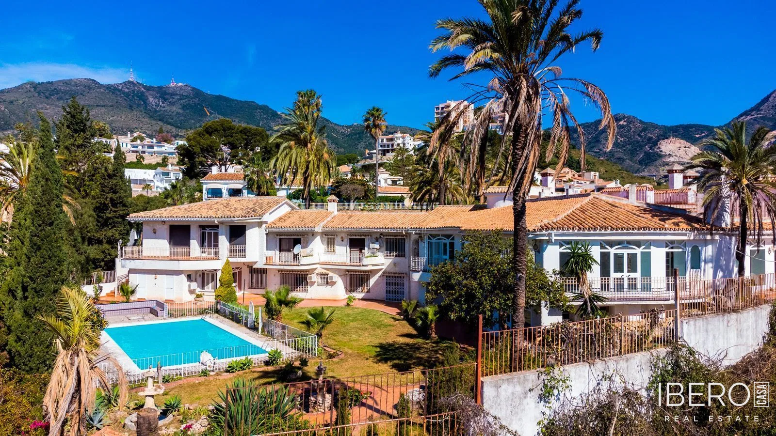 Renovation project 9-bedroom house with sea view, Torremuelle