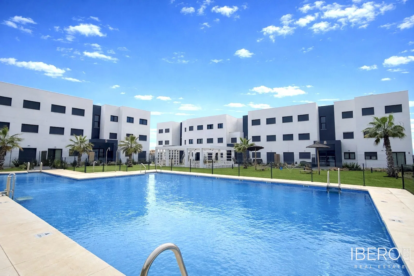Nový apartmán se 2 ložnicemi kousek od mariny, Estepona