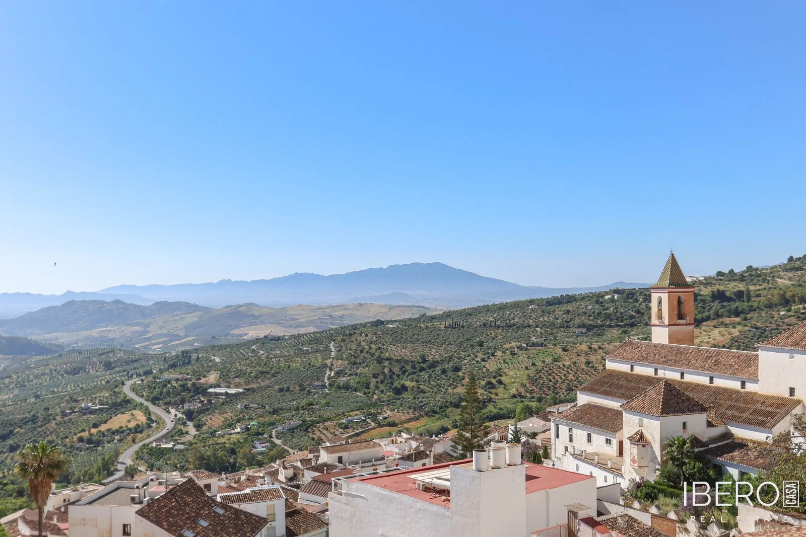 Casa de 4 dormitorios con vistas a la montaña, Casarabonela