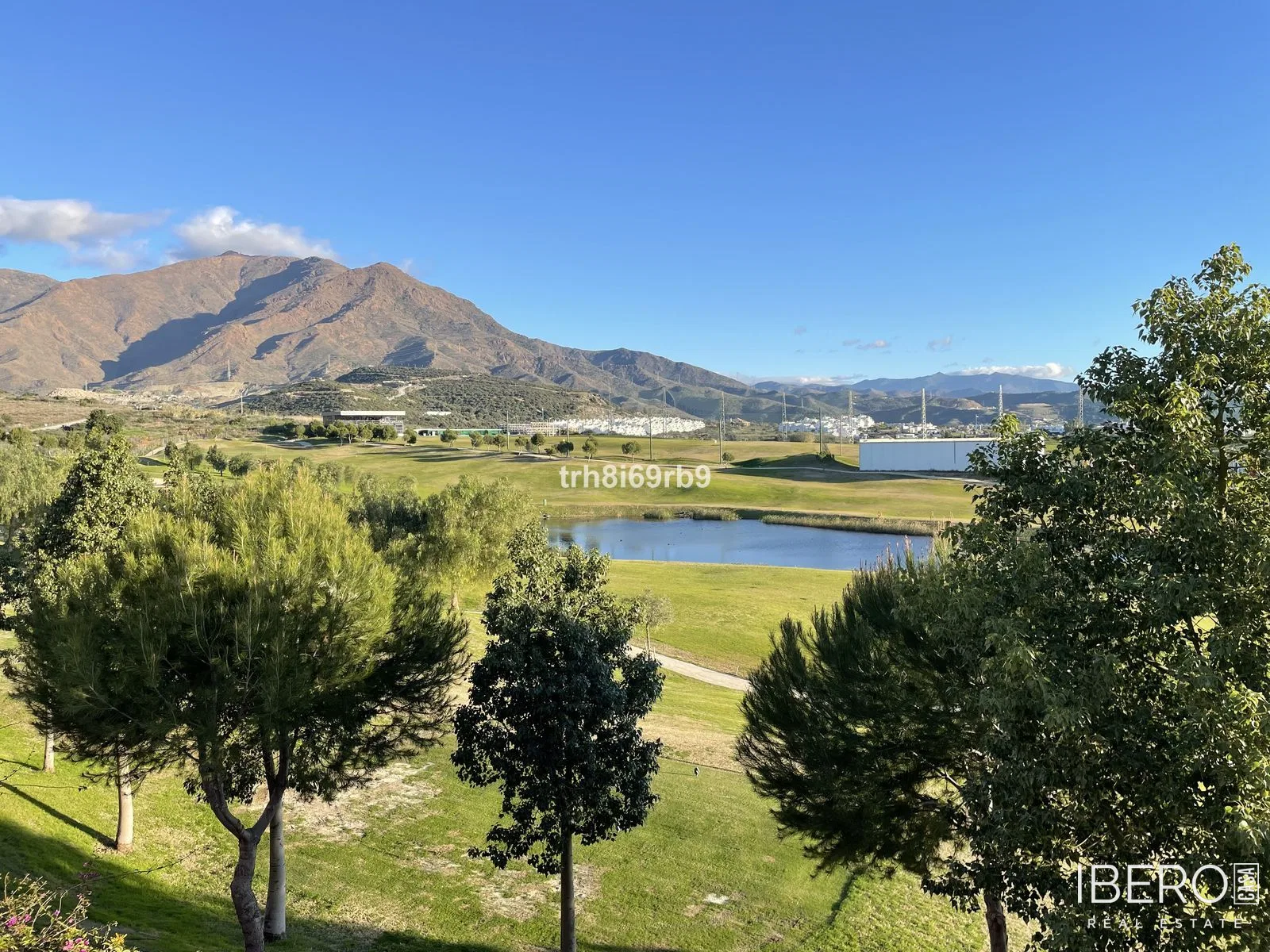Dům se 3 ložnicemi a výhledem na golf, Estepona