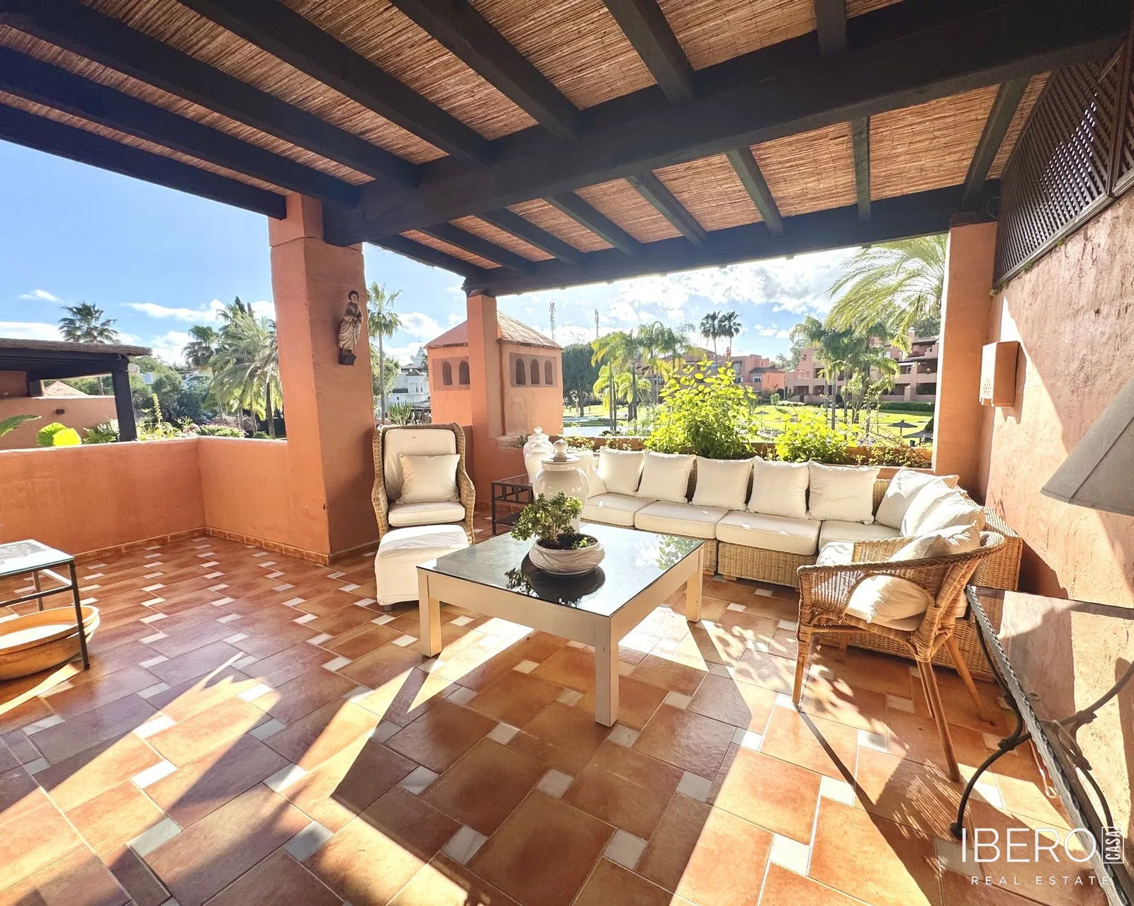 Apartamento de 4 dormitorios cerca del mar, Guadalmina Baja