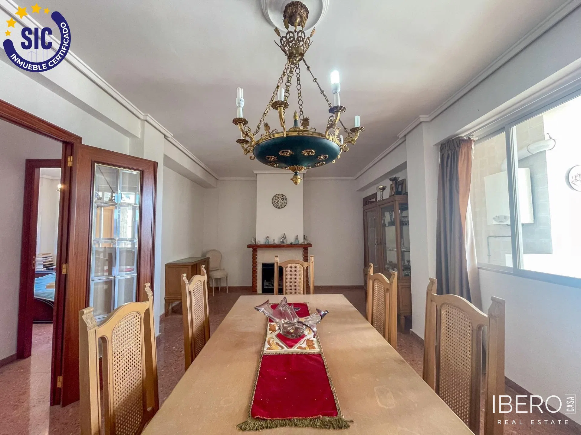 Apartmán se 6 ložnicemi, Chera