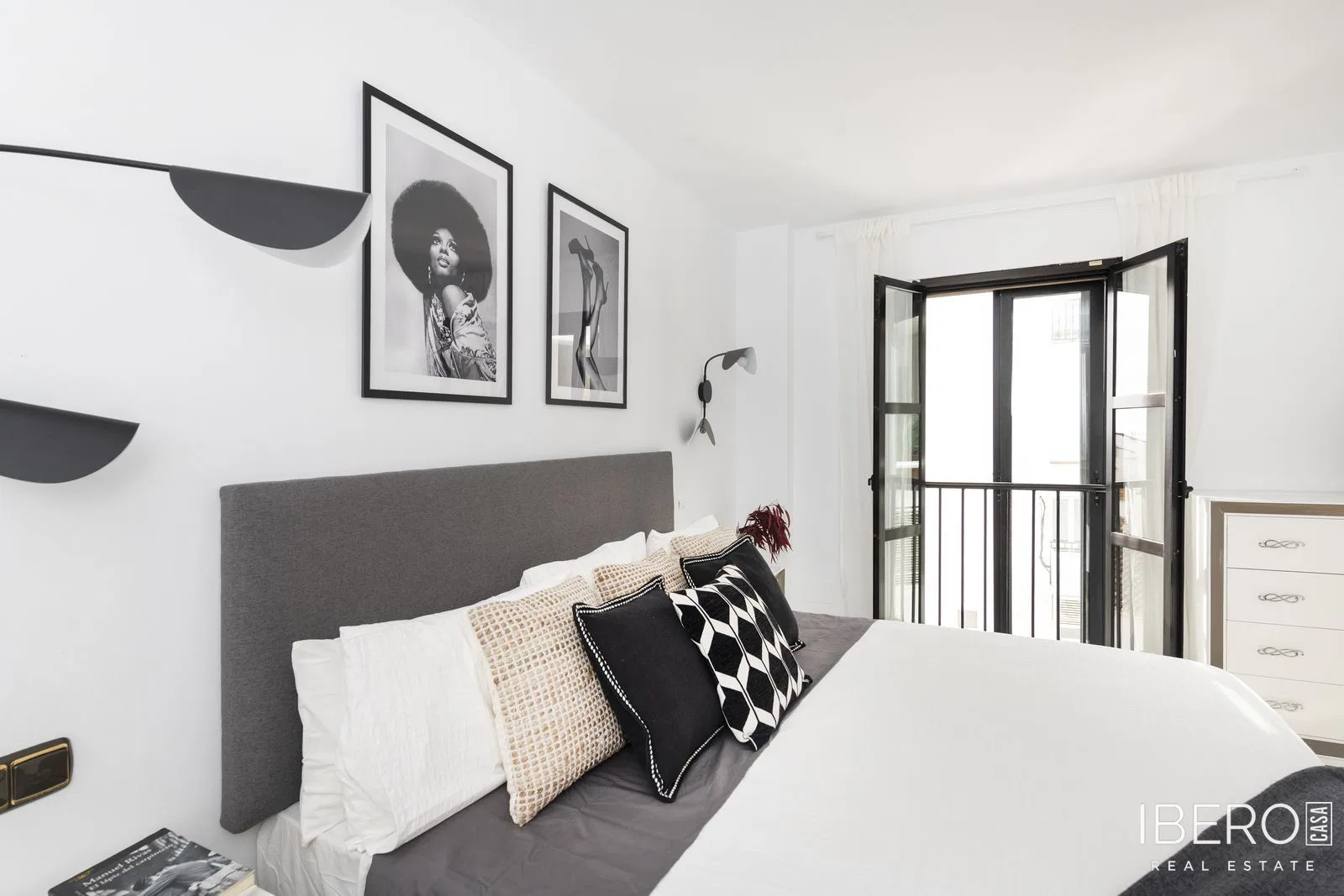 Renovated 2-bedroom apartment with sea view, Puerto Banús