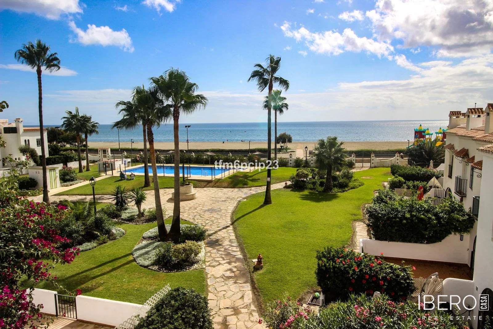 Casa reformada de 4 dormitorios con vistas al mar, Casares Playa