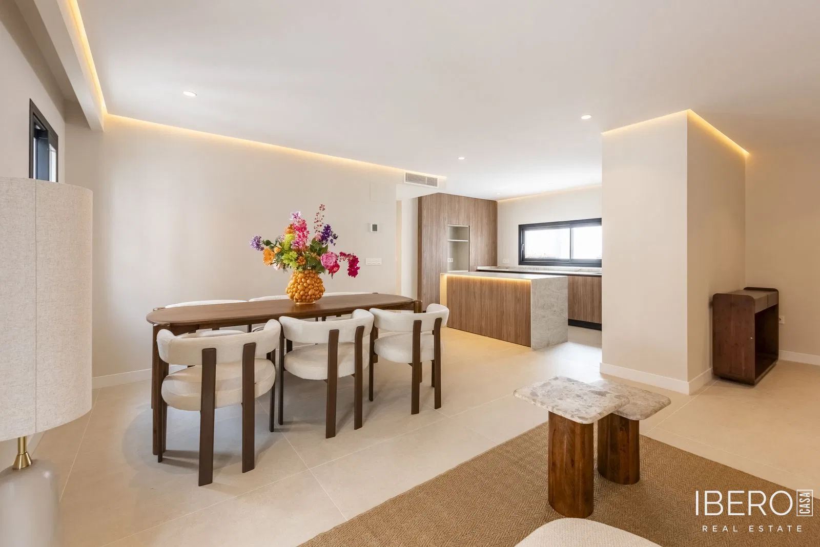 Zrekonstruovaný apartmán se 4 ložnicemi kousek od moře, Estepona