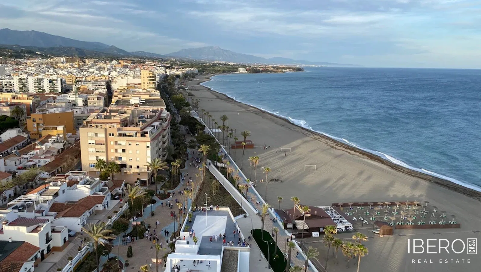 Původní apartmán se 3 ložnicemi kousek od mariny, Estepona