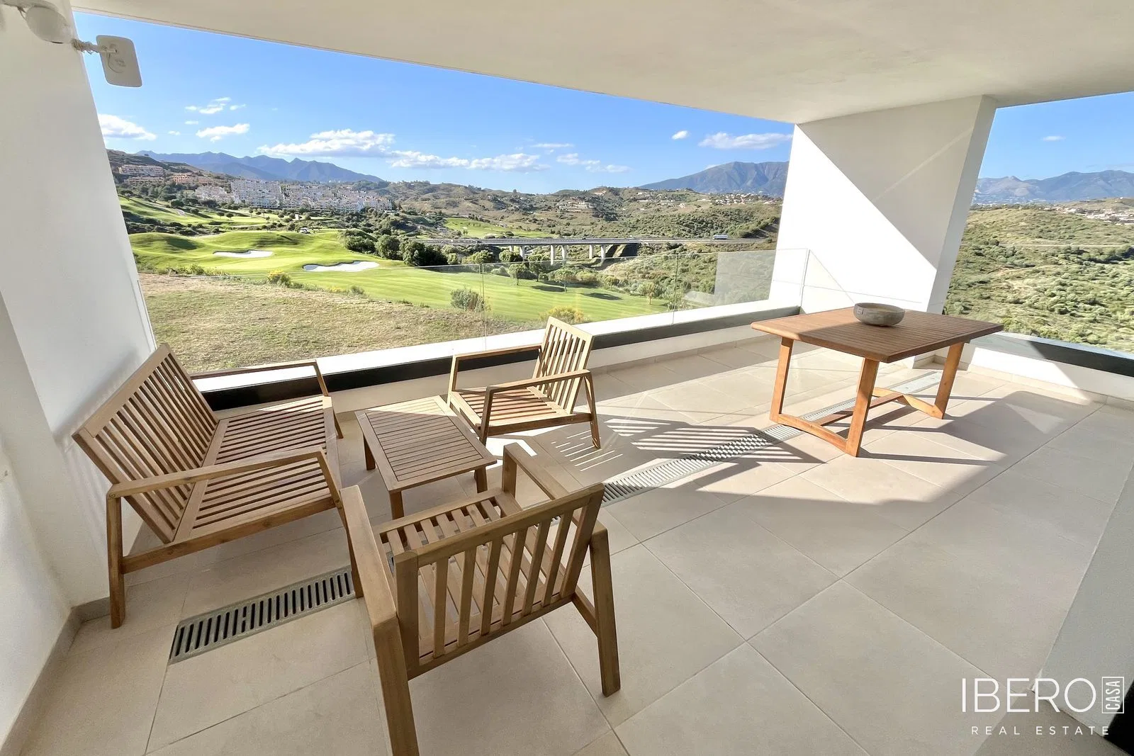 Apartamento de 3 dormitorios con vistas al golf, La Cala de Mijas