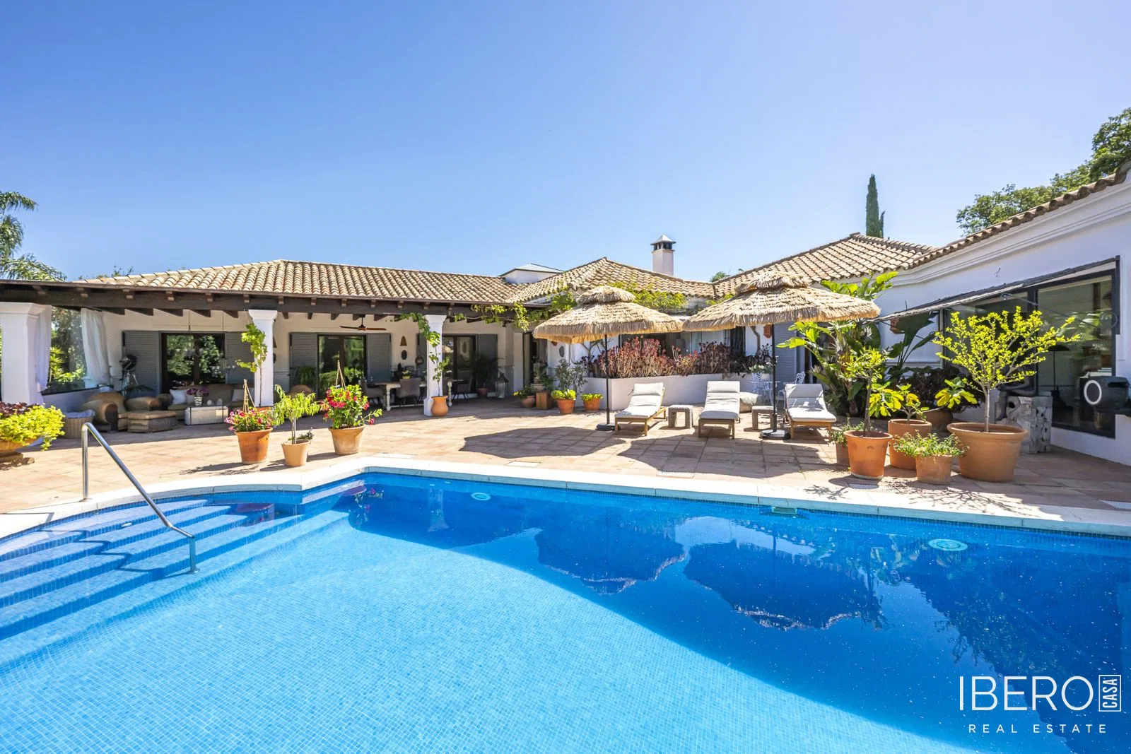 Casa reformada de 6 dormitorios cerca del mar, Sotogrande Alto