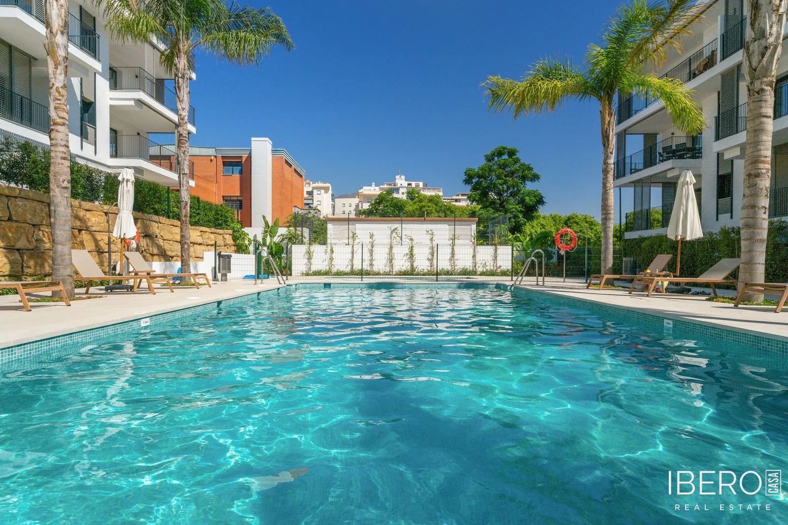 Apartamento de obra nueva de 2 dormitorios cerca del mar, Estepona