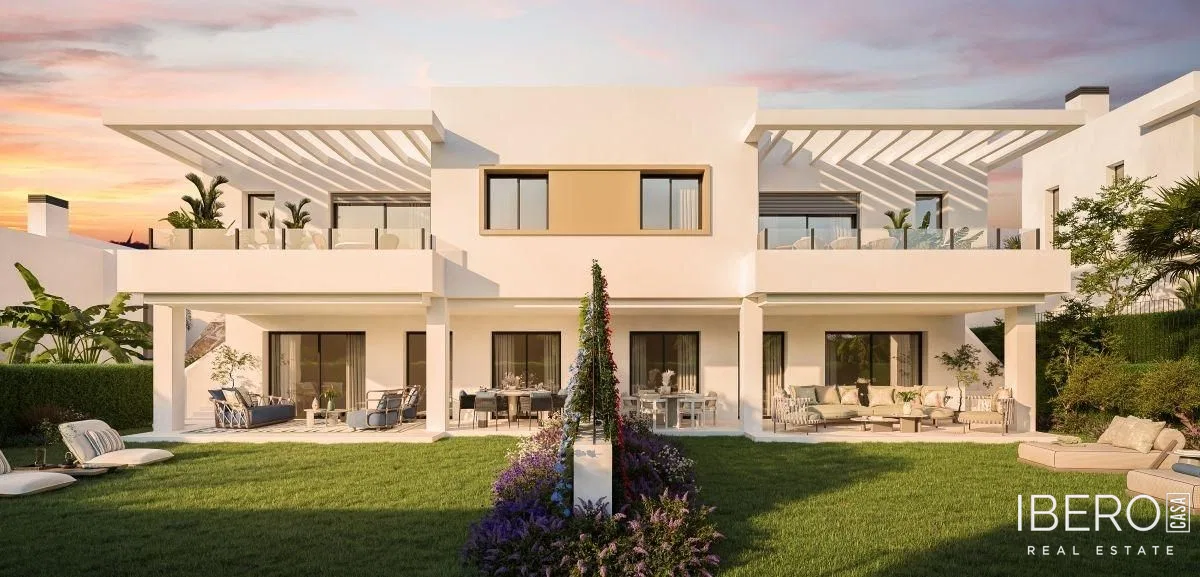 Nový dům se 3 ložnicemi kousek od moře, Estepona