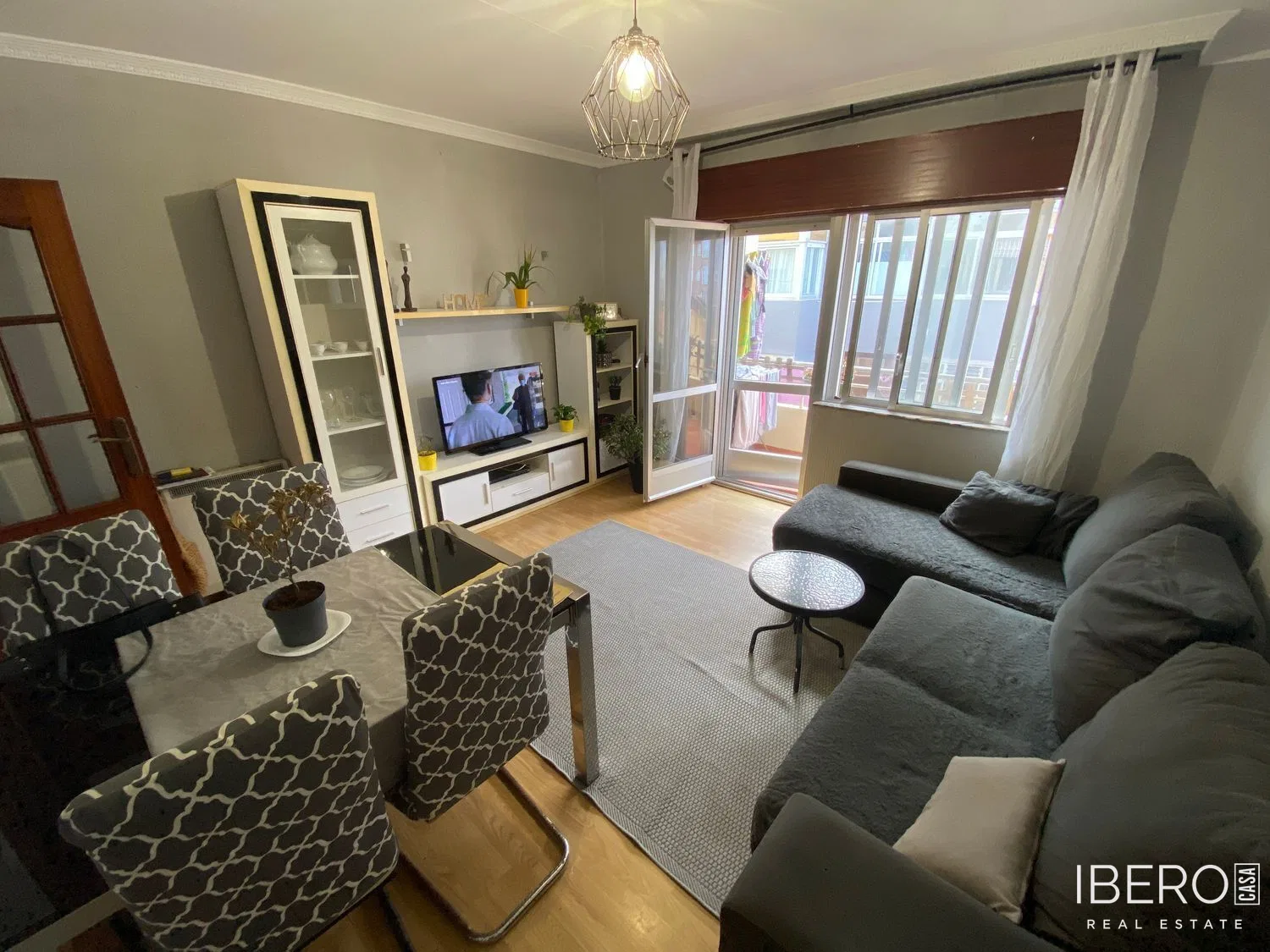 Apartmán se 3 ložnicemi, A Guarda