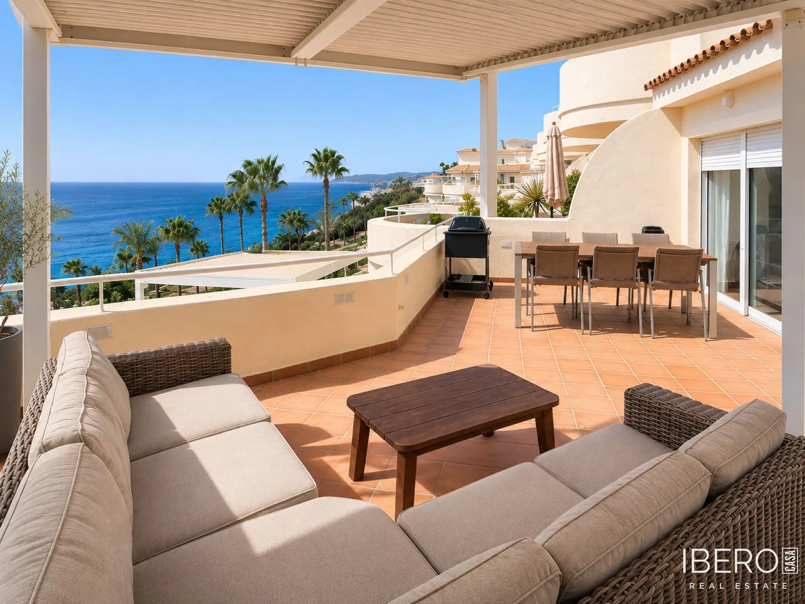 Zrekonstruovaný apartmán se 3 ložnicemi a výhledem na moře, Estepona