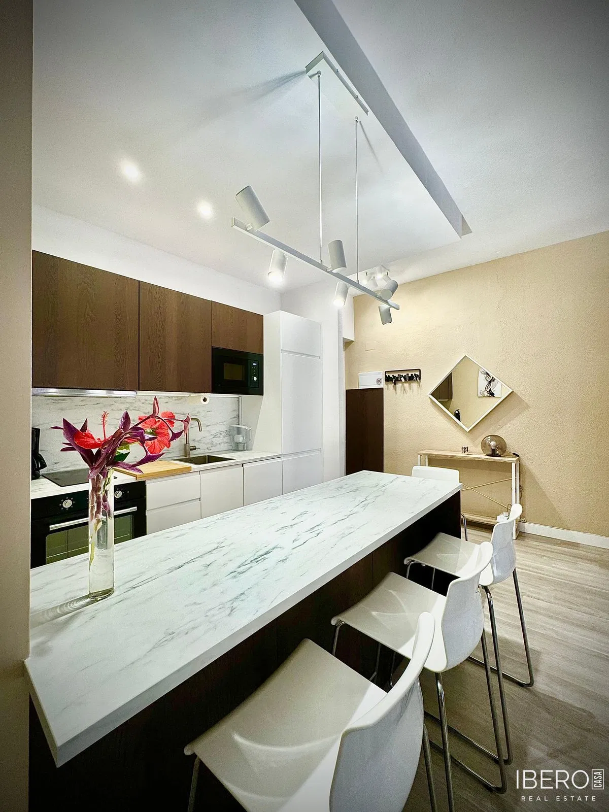 Zrekonstruovaný apartmán se 2 ložnicemi kousek od moře, Calahonda