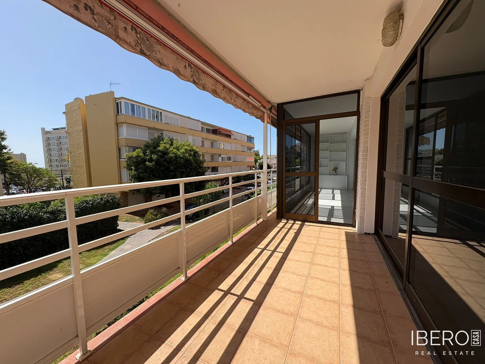 Apartamento de 3 dormitorios con vistas al mar, La Carihuela