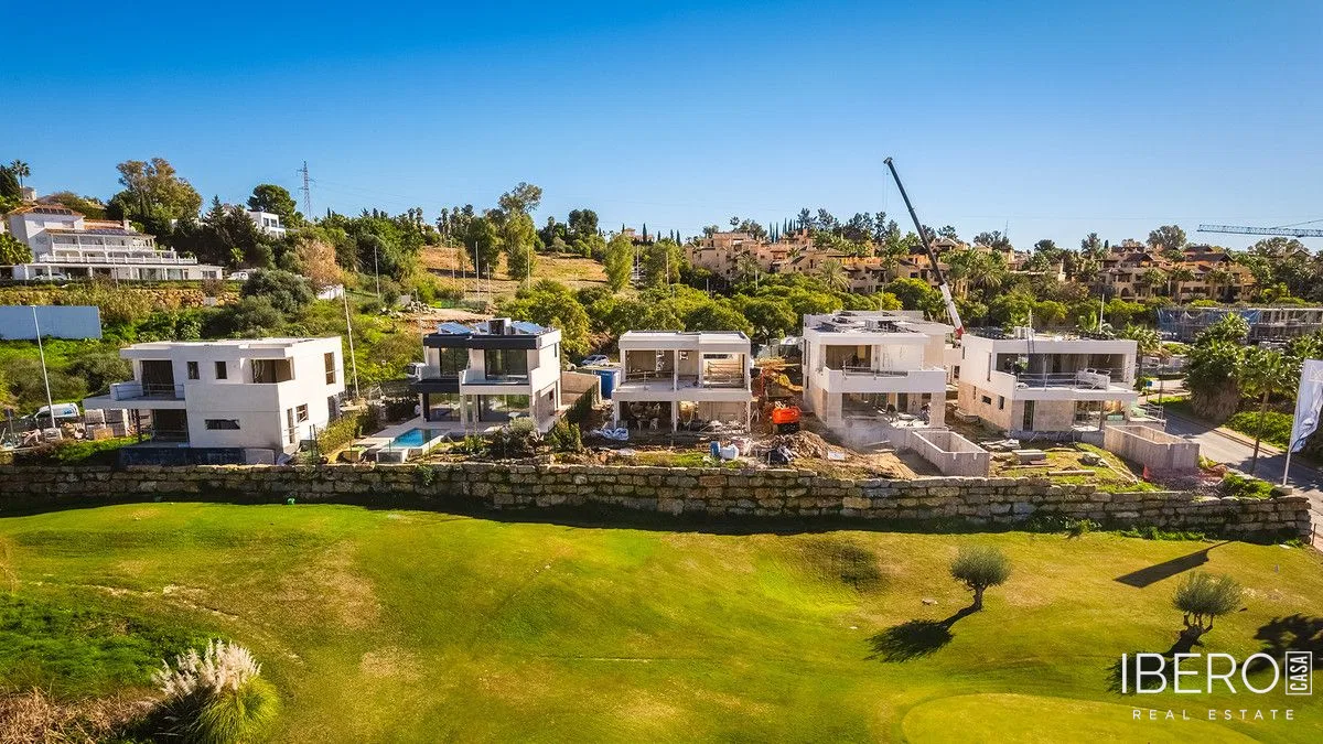 New-build 4-bedroom house with golf view, New Golden Mile