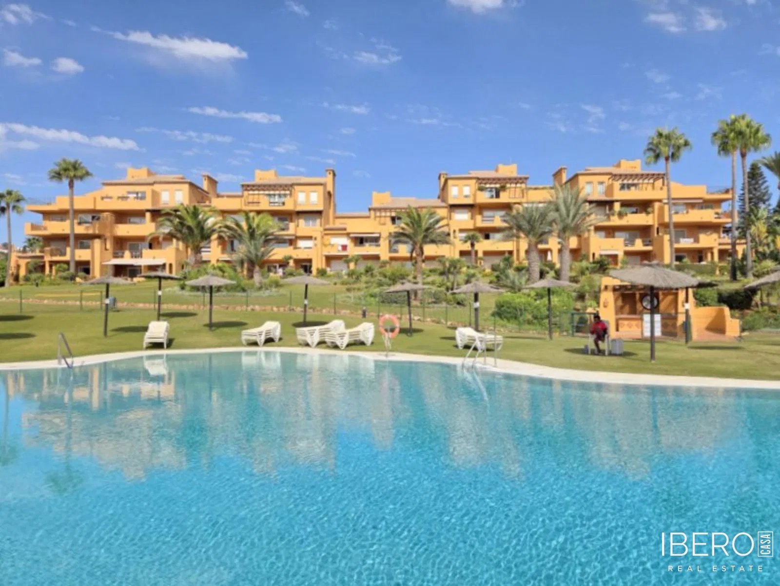 Apartamento de 3 dormitorios con vistas al mar, La Duquesa