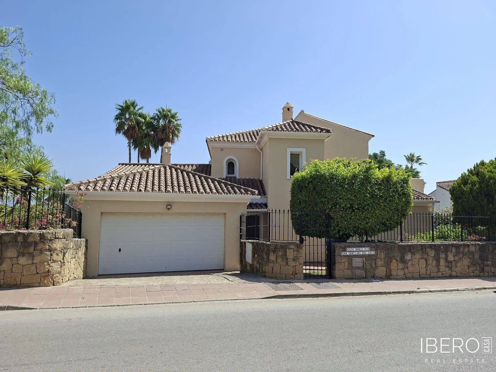 Casa reformada de 4 dormitorios con vistas al mar, La Duquesa