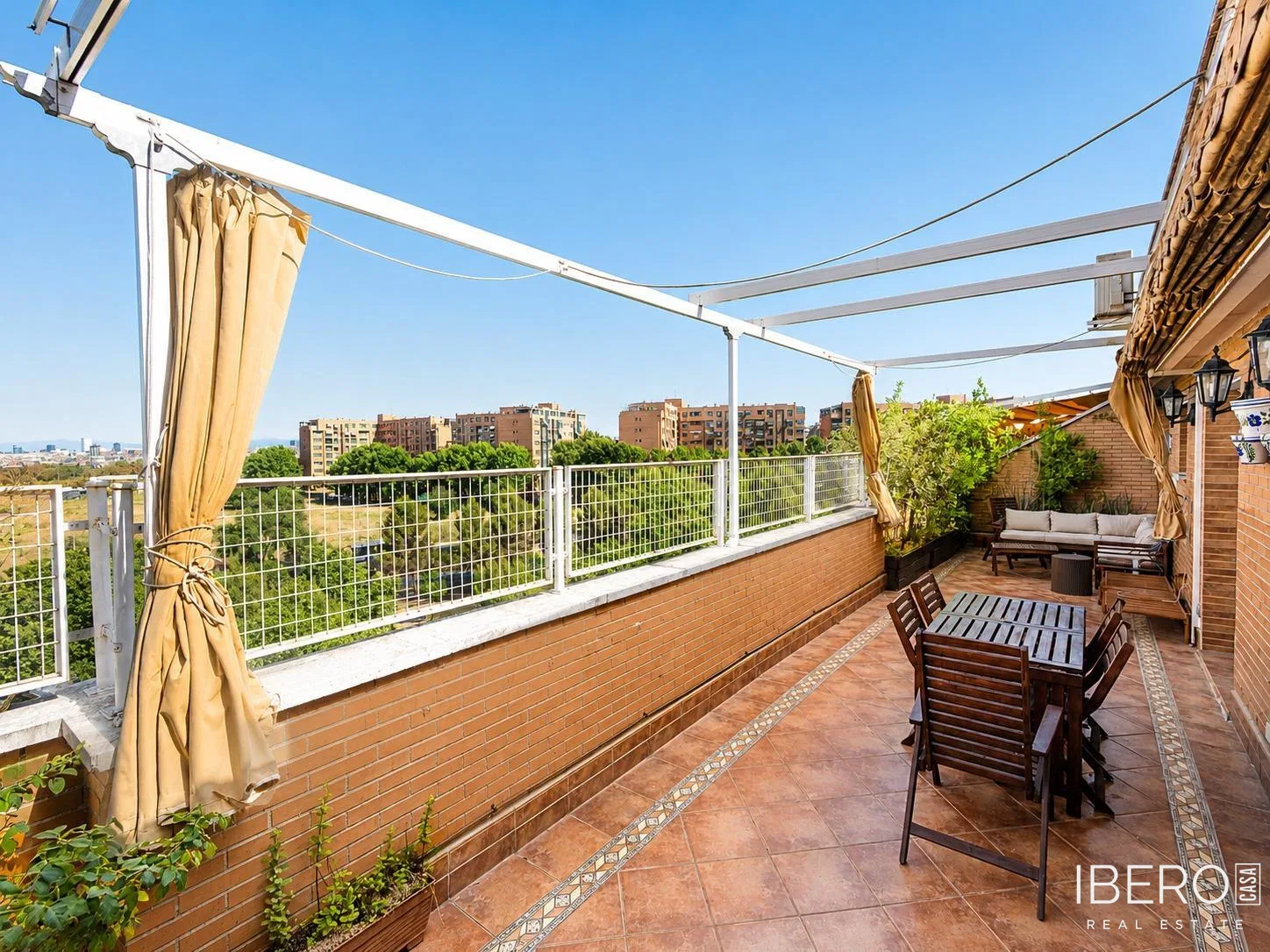 Apartamento de 4 dormitorios, Madrid