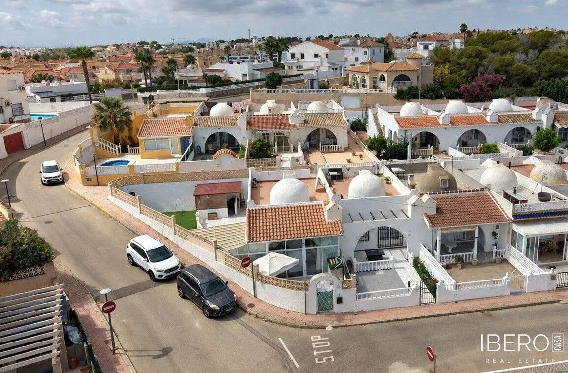 Dům se 2 ložnicemi a střešní terasou, Villamartin