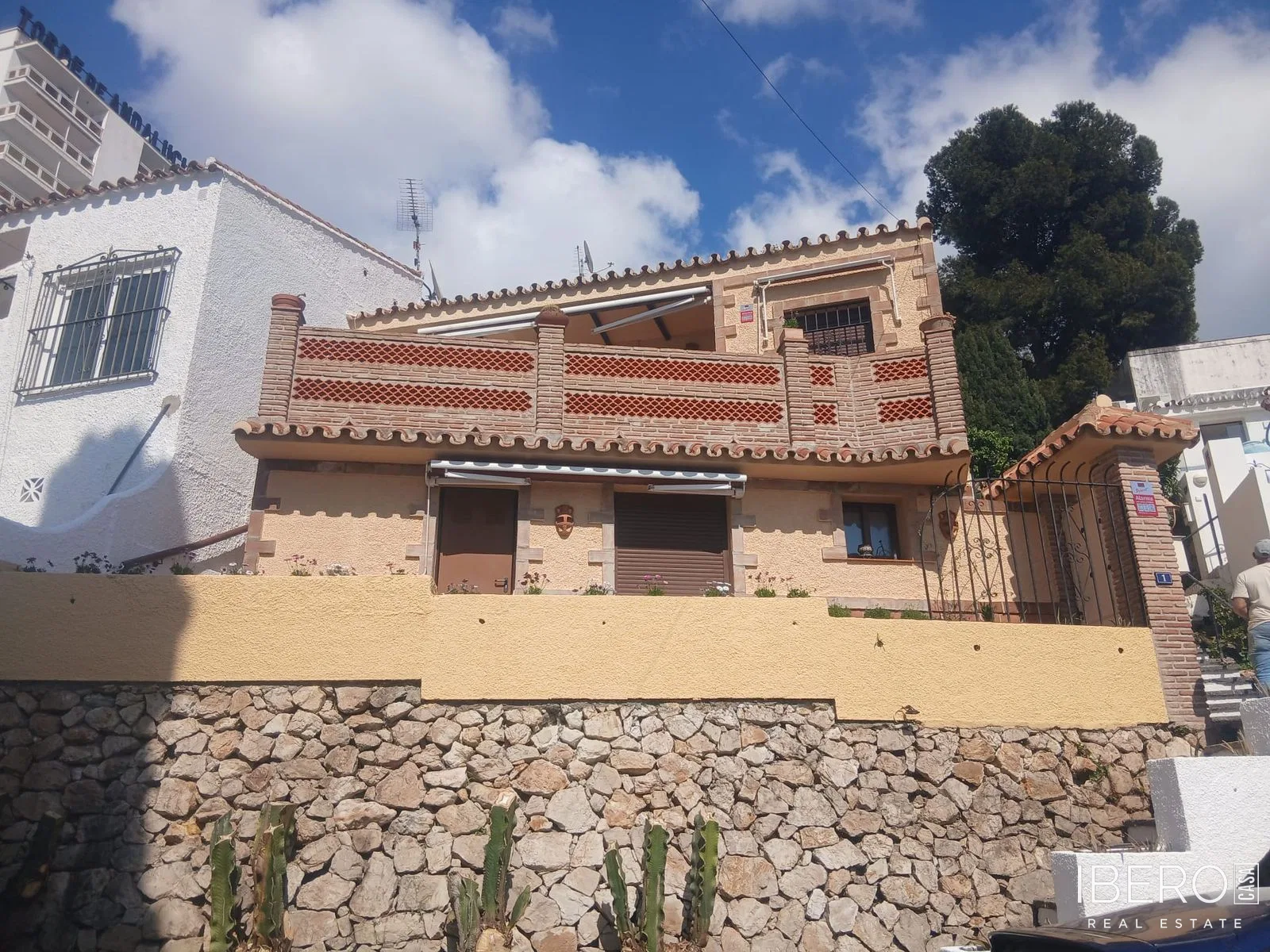 Renovation project 3-bedroom house with sea view, Nueva Andalucía