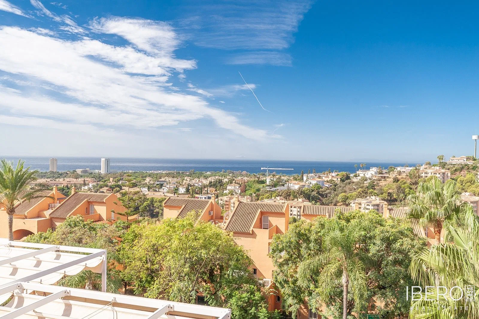 Apartamento de 2 dormitorios con vistas al mar, Elviria