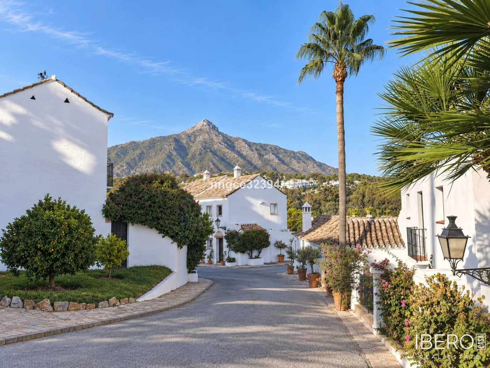 Renovated 2-bedroom house with sea view, Nueva Andalucía