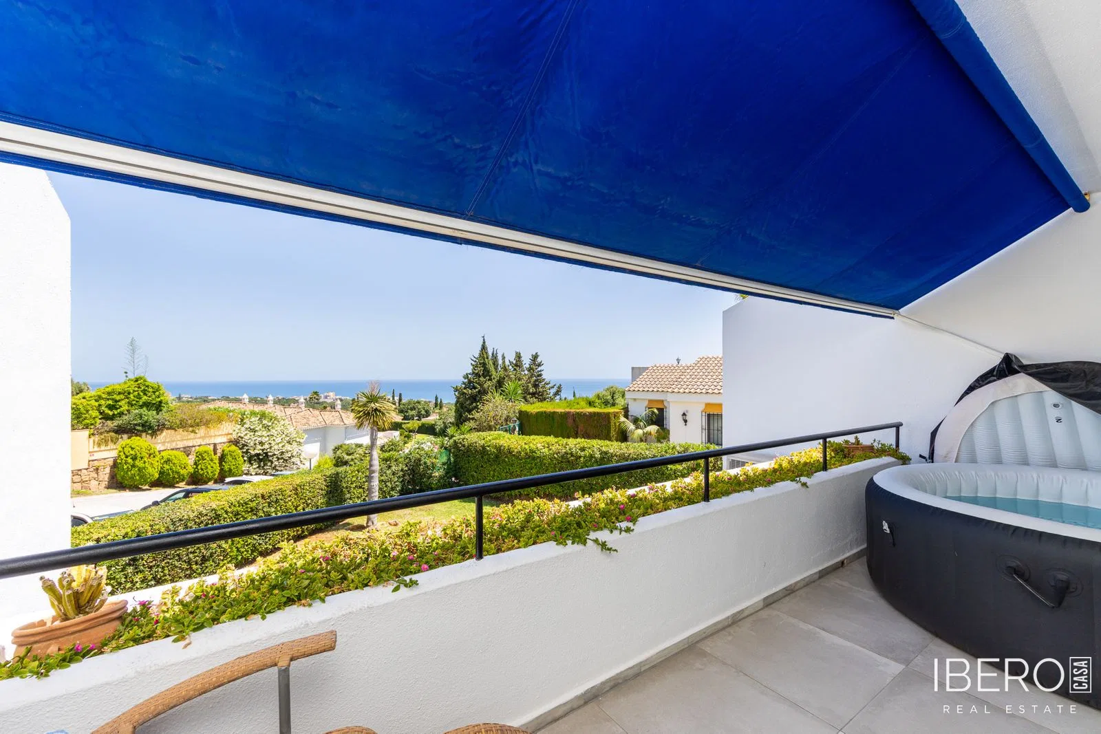Casa reformada de 4 dormitorios con vistas al mar, Calahonda
