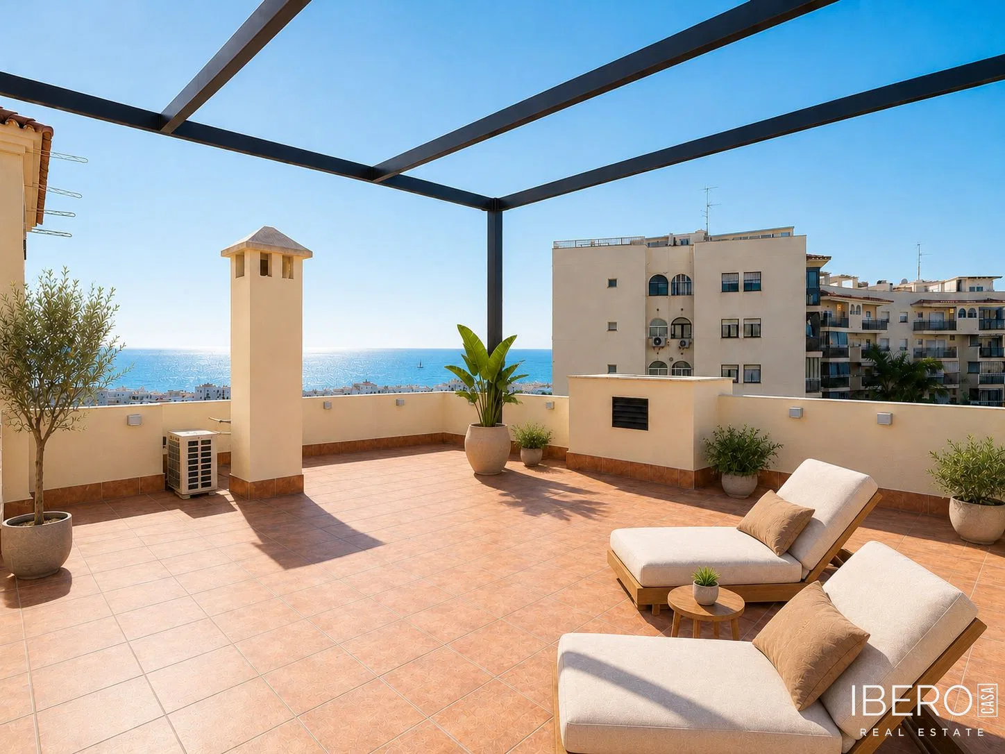 Apartamento reformado de 2 dormitorios con vistas al mar, Estepona