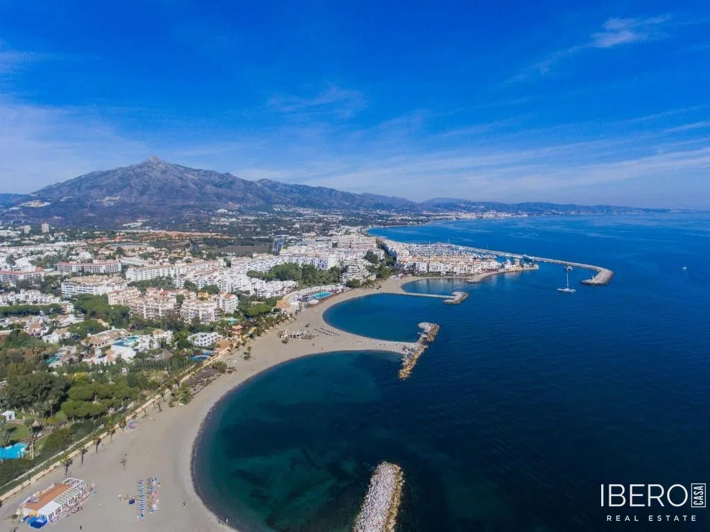 Renovated 2-bedroom apartment with sea view, Puerto Banús