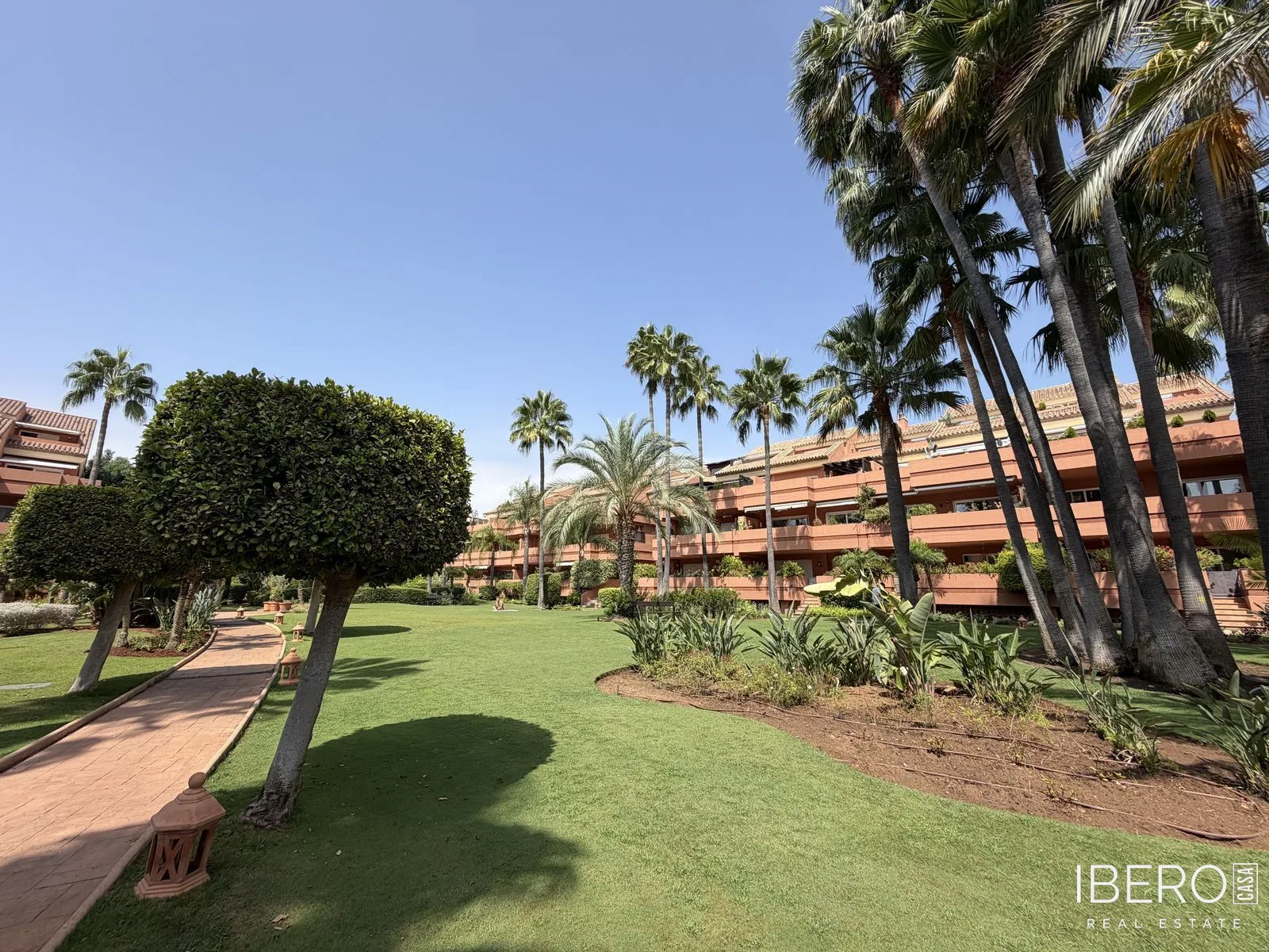 Renovated 2-bedroom apartment with sea view, Puerto Banús