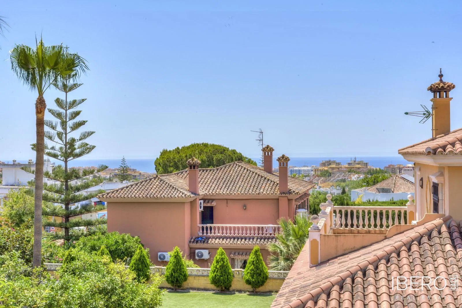 Dům s 5 ložnicemi kousek od mariny, Marbella