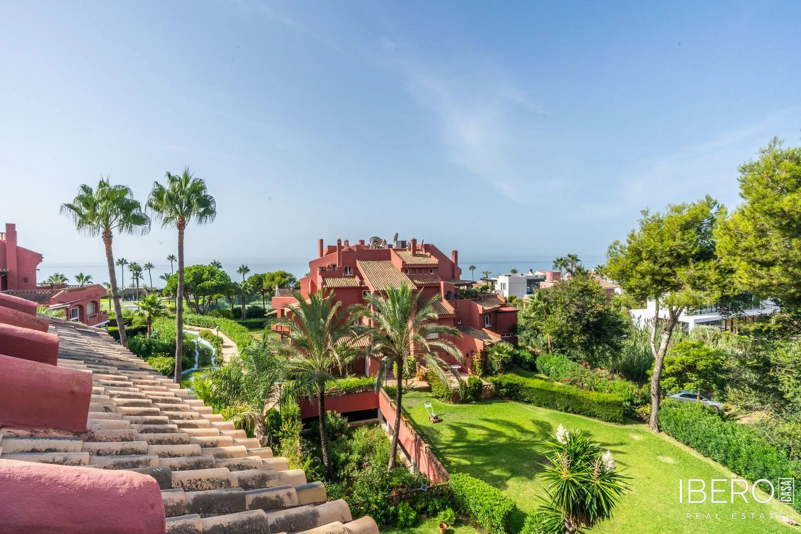 Apartamento reformado de 4 dormitorios con vistas al mar, Elviria