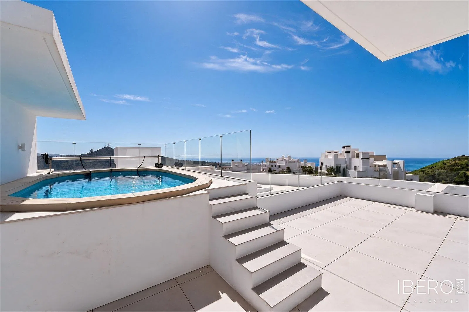 Apartamento de 3 dormitorios con vistas al mar, Ojén